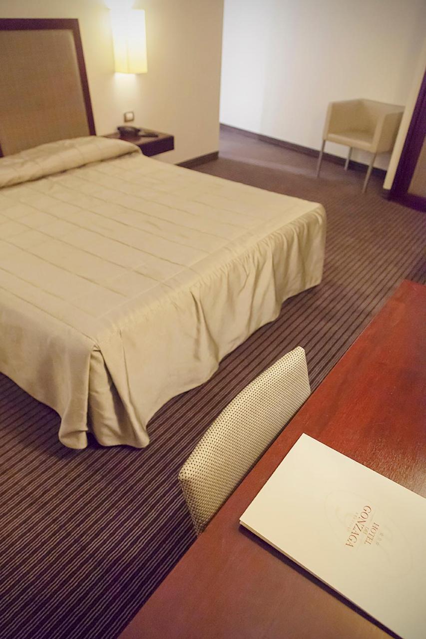 Hotel Dei Gonzaga Reggiolo Eksteriør billede